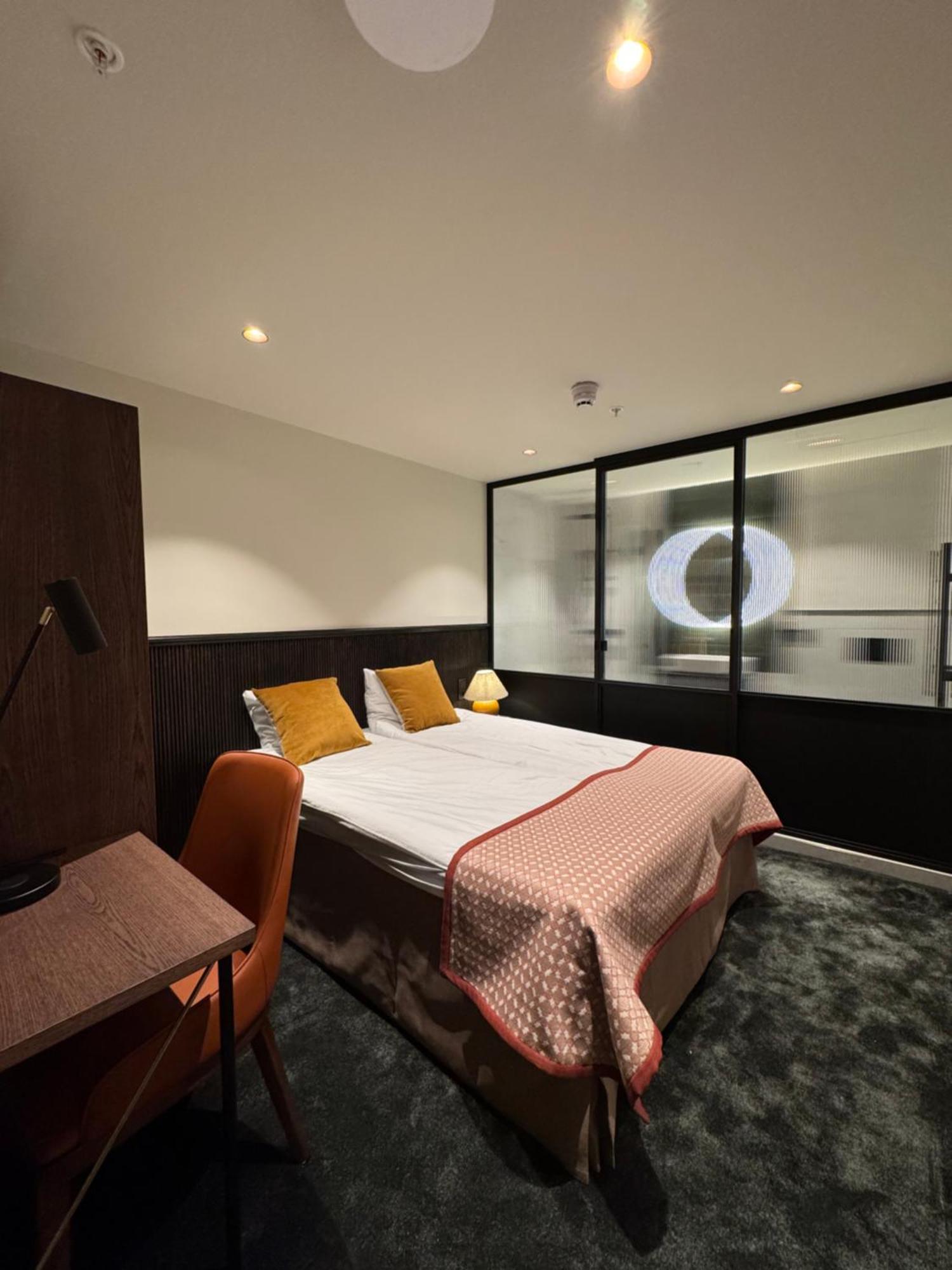 Crystal Plaza Hotel Стокхолм Стая снимка