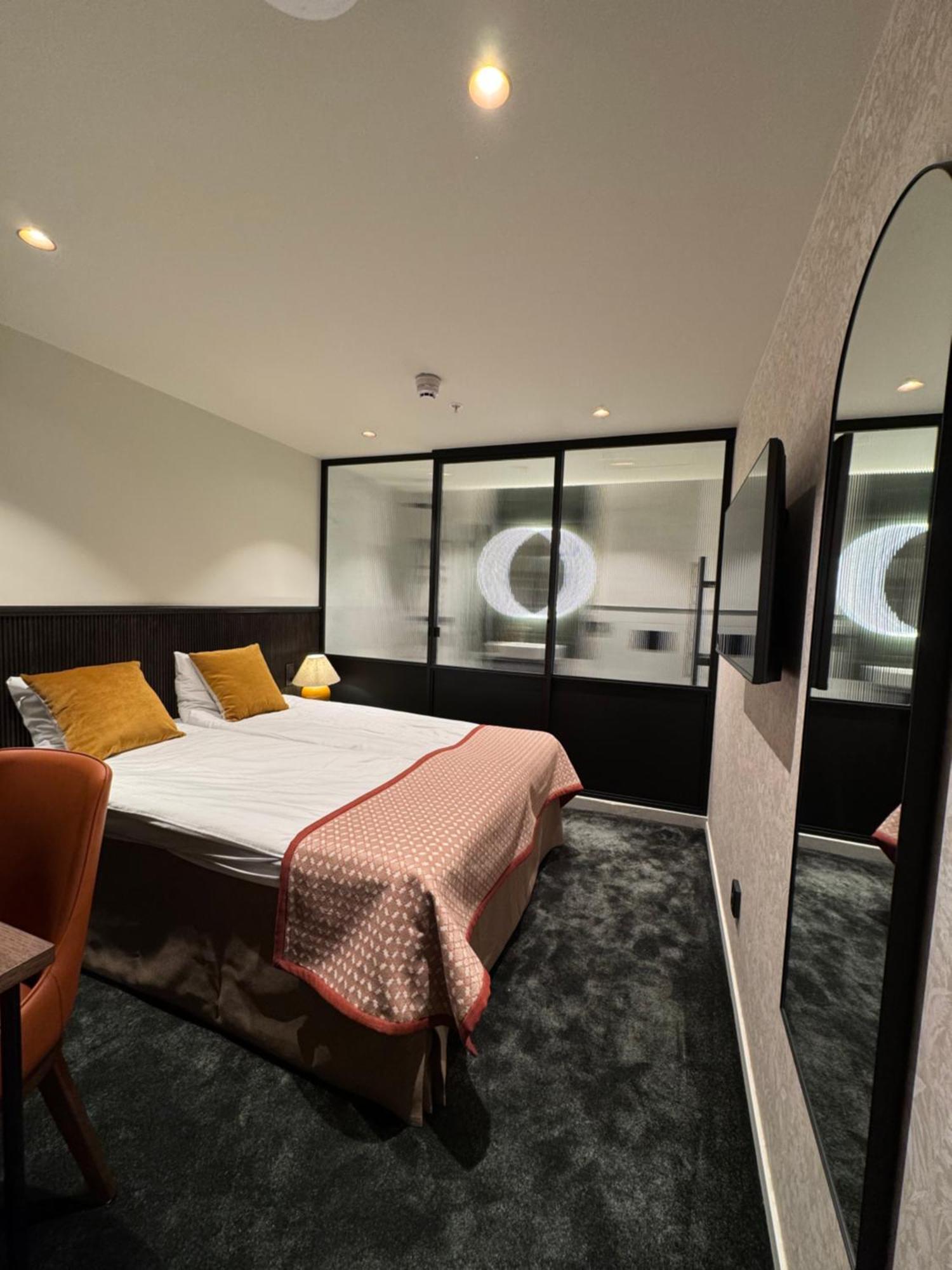 Crystal Plaza Hotel Стокхолм Стая снимка